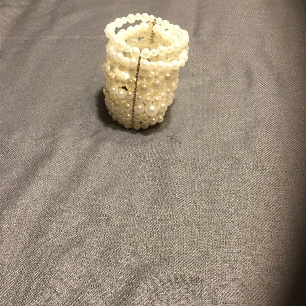 Pearl stretch bracelet
